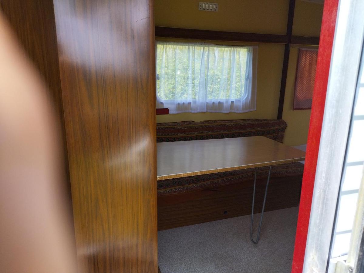 Camping La Foret Du Morvan Vintage Caravan Larochemillay Екстер'єр фото